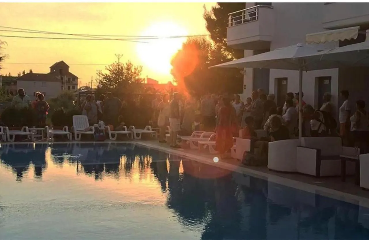 Hotel Athina Velipojë 3*,