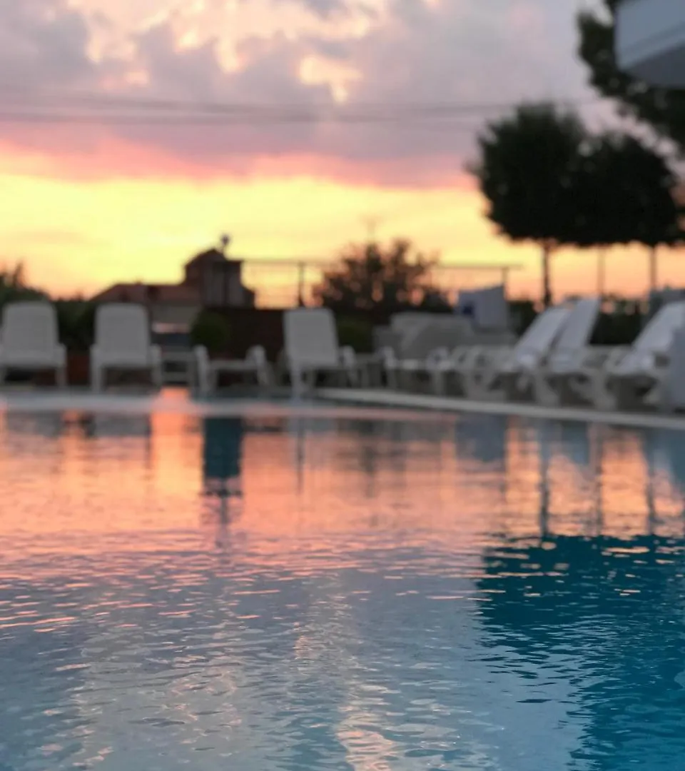 ***  Hotel Athina Velipojë Albánie